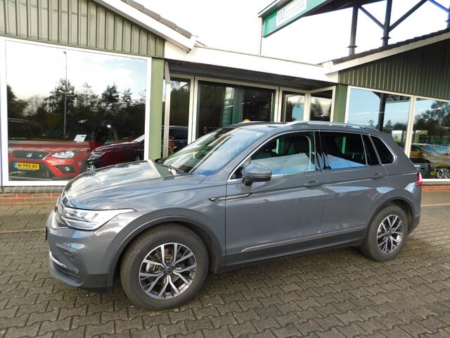 Volkswagen TIGUAN 1.5TSI 131PK LIFE BUSINESS!! All-in Prijs! Trekhaa