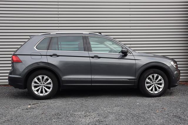 Volkswagen TIGUAN 1.5 TSI Comfortline Business Pano / Trekhaak / Massage Stoel / Stoelverwarming / LED / Camera /
