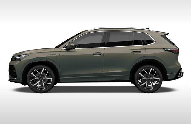 Volkswagen TIGUAN 1.5 eHybrid R-Line Edition | Assistance Plus | Comfort Pakket | Trekhaak | 360 Camera | Panorama/schuifkanteldak