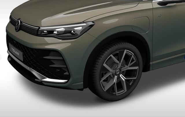Volkswagen TIGUAN 1.5 eHybrid R-Line Edition | Assistance Plus | Comfort Pakket | Trekhaak | 360 Camera | Panorama/schuifkanteldak