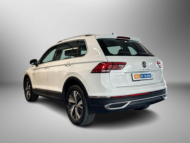 Volkswagen TIGUAN 1.4 245pk eHybrid Elegance / Dodehoeksensoren / Adaptive Cruise Control / Parkeersensoren voor & achter / Stoelverwarming