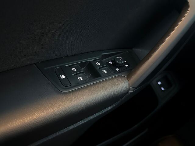 Volkswagen TIGUAN 1.4 245pk eHybrid Elegance / Dodehoeksensoren / Adaptive Cruise Control / Parkeersensoren voor & achter / Stoelverwarming