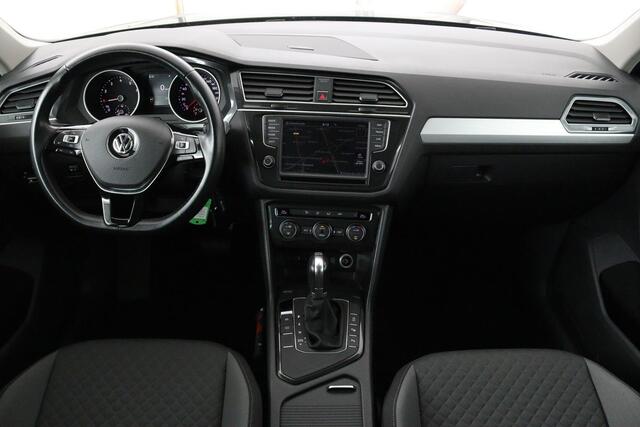 Volkswagen TIGUAN 1.4 TSI Connected Series | Trekhaak | Carplay | Camera | Navigatie | Climate control | Park Assist | Climate control