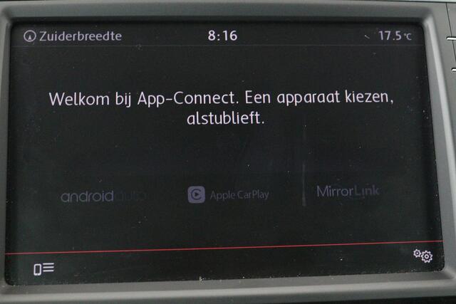 Volkswagen TIGUAN 1.4 TSI Connected Series | Trekhaak | Carplay | Camera | Navigatie | Climate control | Park Assist | Climate control