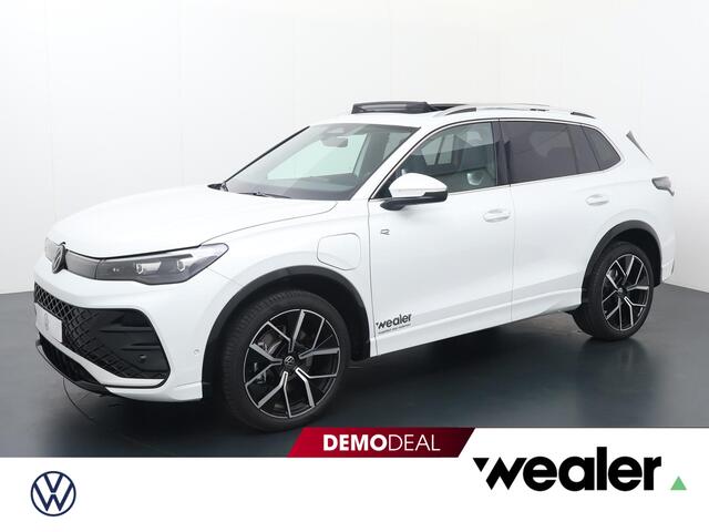 Volkswagen TIGUAN 1.5 eHybrid 150kW/204pk R-Line Edition DSG | Trekhaak met wegklapbare kogel | Stoel- & stuurwielverwarming | Panoramadak |