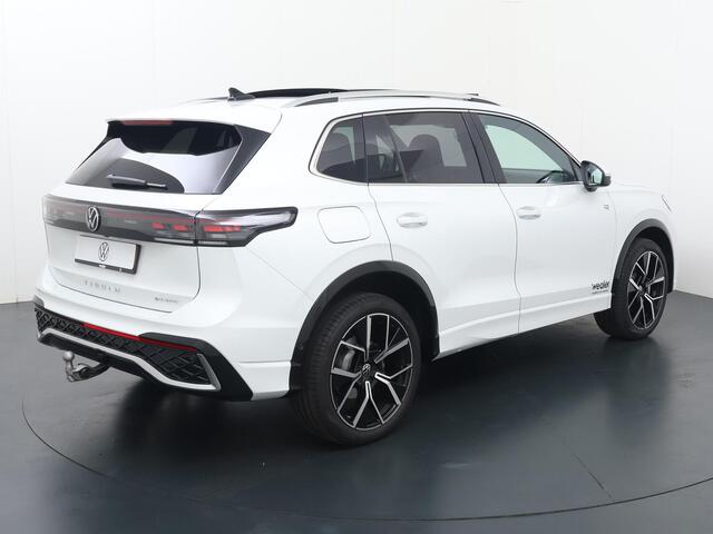 Volkswagen TIGUAN 1.5 eHybrid 150kW/204pk R-Line Edition DSG | Trekhaak met wegklapbare kogel | Stoel- & stuurwielverwarming | Panoramadak |