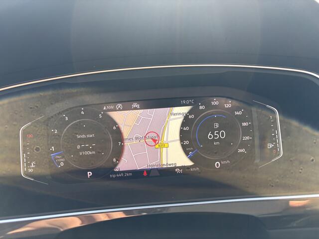 Volkswagen TIGUAN 1.5 TSI ACT Comfortline Business / Schuifkanteldak / Stoelverwarming / Digital Cockpit /