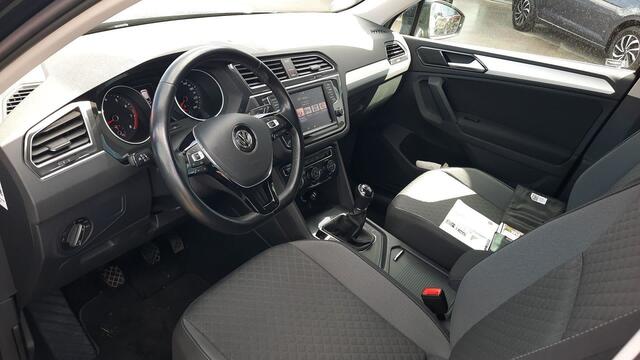 Volkswagen TIGUAN 1.4 TSI ACT Comfortline Business | Trekhaak | 1e eigenaar | VERWACHT