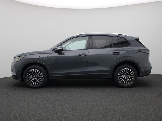 Volkswagen TIGUAN 1.5 eHybrid Life Edition 204PK DSG Adaptieve Cruise Controle, Elektr. Achterklep, Side Assist, Navi via Apple Carplay/Android Auto, Achteruitrijcamera, Winterpakket Plus, 18" LM Velgen
