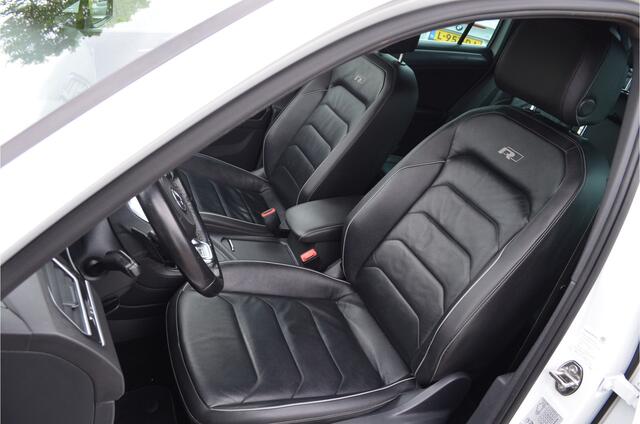 Volkswagen TIGUAN 2.0 TDI 2x R-line Highline Virtual cockpit | 2x Memory stoel | LED koplampen | Carplay | Leer | Stoelverwarming | Trekhaak