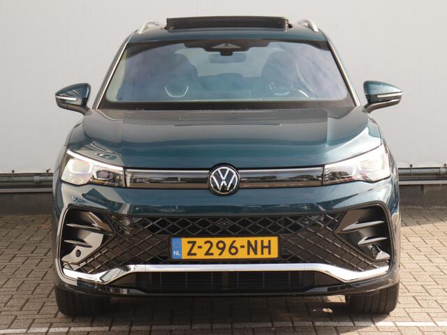 Volkswagen TIGUAN 1.5 eTSI R-Line Business | Keyless | Massage stoelen voor | Panoramadak | 360° camera | Head up Display | Harman Kardon |