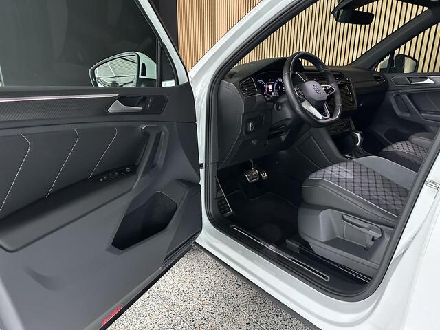 Volkswagen TIGUAN 1.5 TSI ACT Highline Business R Schuif / kantel dak | Matrix LED | Carplay