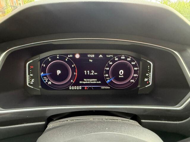 Volkswagen TIGUAN Allspace 1.5 TSI Highline, R-line, 7-Persoons, Panoramadak, Trekhaak, Massage!