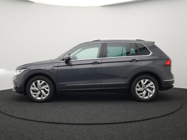 Volkswagen TIGUAN 1.4 TSI Elegance Plug In Hybrid 245pk | PHEV | Trekhaak af Fabriek | Adaptive Cruise | Stuur/Stoel Verwarming | IQ Light | 18"L.M | Carplay | Camera | Digitaal Cockpit |