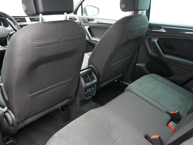 Volkswagen TIGUAN 1.4 TSI Elegance Plug In Hybrid 245pk | PHEV | Trekhaak af Fabriek | Adaptive Cruise | Stuur/Stoel Verwarming | IQ Light | 18"L.M | Carplay | Camera | Digitaal Cockpit |