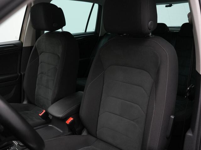 Volkswagen TIGUAN 2.0 TDI 190 pk DSG 4Motion Highline | Trekhaak | Rondomzicht camera | Head-up display | Navigatie | Stoelverwarming | 18 inch