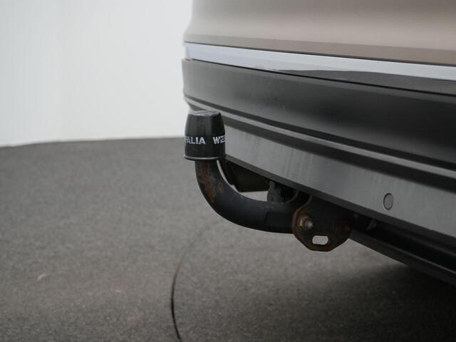 Volkswagen TIGUAN 2.0 TDI 190 pk DSG 4Motion Highline | Trekhaak | Rondomzicht camera | Head-up display | Navigatie | Stoelverwarming | 18 inch