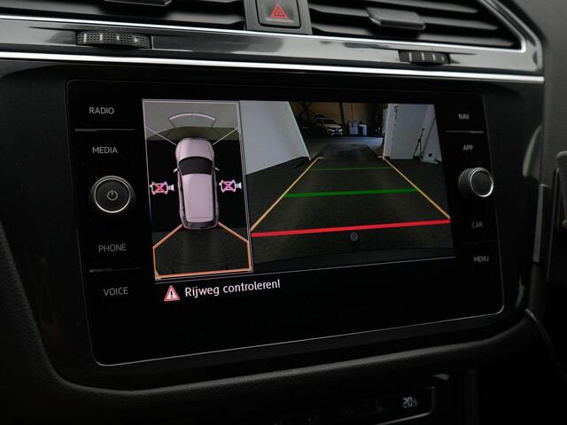 Volkswagen TIGUAN 2.0 TDI 190 pk DSG 4Motion Highline | Trekhaak | Rondomzicht camera | Head-up display | Navigatie | Stoelverwarming | 18 inch