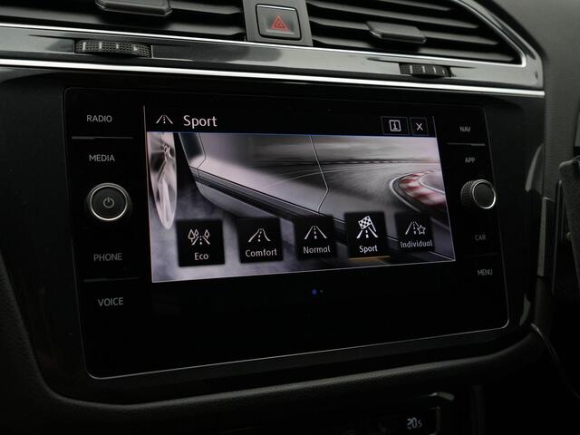 Volkswagen TIGUAN 2.0 TDI 190 pk DSG 4Motion Highline | Trekhaak | Rondomzicht camera | Head-up display | Navigatie | Stoelverwarming | 18 inch