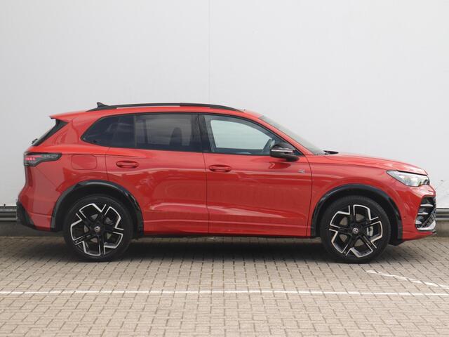 Volkswagen TIGUAN 1.5 eHybrid R-Line Edition | Trekhaak | 360 Camera | Harman Kardon | Pano | Assistance Plus | Multimedia Plus | Stoelverwarming V+A | Stuurverwarming |