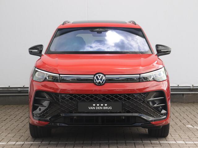 Volkswagen TIGUAN 1.5 eHybrid R-Line Edition | Trekhaak | 360 Camera | Harman Kardon | Pano | Assistance Plus | Multimedia Plus | Stoelverwarming V+A | Stuurverwarming |
