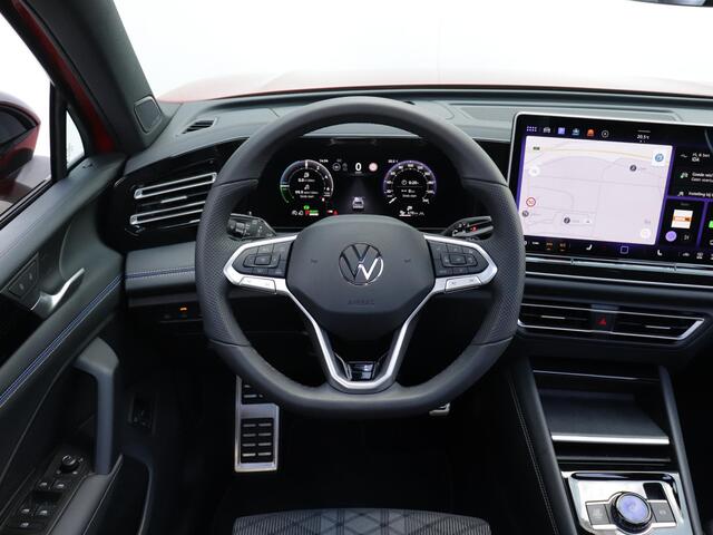 Volkswagen TIGUAN 1.5 eHybrid R-Line Edition | Trekhaak | 360 Camera | Harman Kardon | Pano | Assistance Plus | Multimedia Plus | Stoelverwarming V+A | Stuurverwarming |