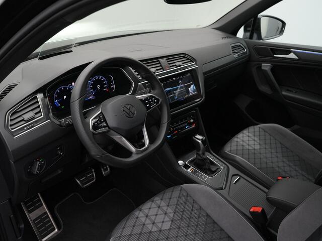 Volkswagen TIGUAN 1.5 TSI 150 pk DSG R-Line | Panoramadak | IQ Light | Navigatie Discover Pro | Rondomzicht camera | Head-up display | Adaptief onderstel