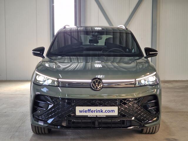 Volkswagen TIGUAN 1.5 eHybrid R-Line 272pk | Varenna leder | Pano | Trekhaak | IQ. Matrix | Black Style | 360 camera | Head-up