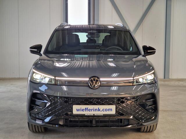 Volkswagen TIGUAN 1.5 eHybrid R-Line 272pk | Varenna leder | Pano | Trekhaak | IQ. Matrix | Black Style | 360 camera | Head-up