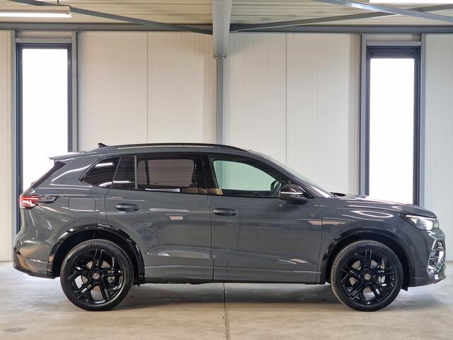 Volkswagen TIGUAN 1.5 eHybrid R-Line 272pk | Varenna leder | Pano | Trekhaak | IQ. Matrix | Black Style | 360 camera | Head-up