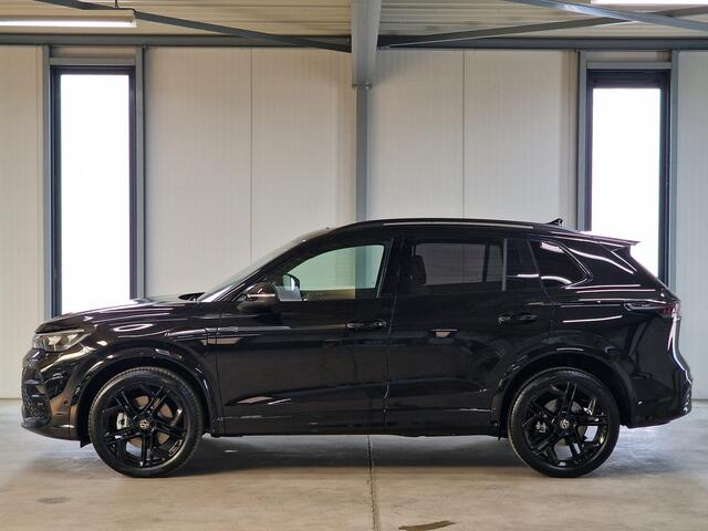 Volkswagen TIGUAN 1.5 eHybrid R-Line 272pk | Varenna leder | Pano | Trekhaak | IQ. Matrix | Black Style | 360 camera | Head-up