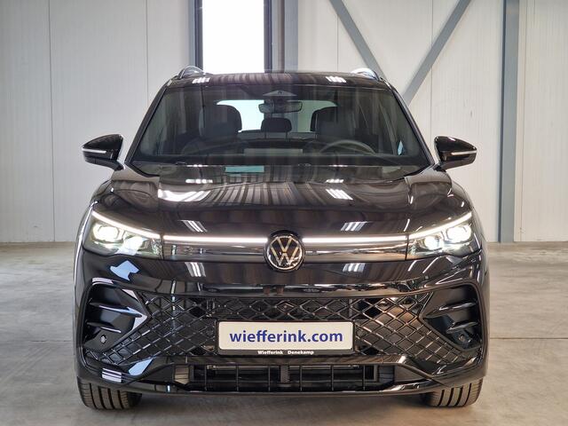 Volkswagen TIGUAN 1.5 eHybrid R-Line 272pk | Varenna leder | Pano | Trekhaak | IQ. Matrix | Black Style | 360 camera | Head-up