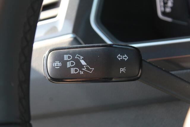 Volkswagen TIGUAN 1.5 TSI Elegance | ACC | Pano | Trekhaak |