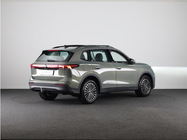 Volkswagen TIGUAN 1.5 eTSI Life Edition Automaat (DSG) | Verlengde garantie | Panoramadak | Elektr. trekhaak | Parkeersensoren (Park assist) | Rondomzicht camera | Stoelverwarming | Head-up display |