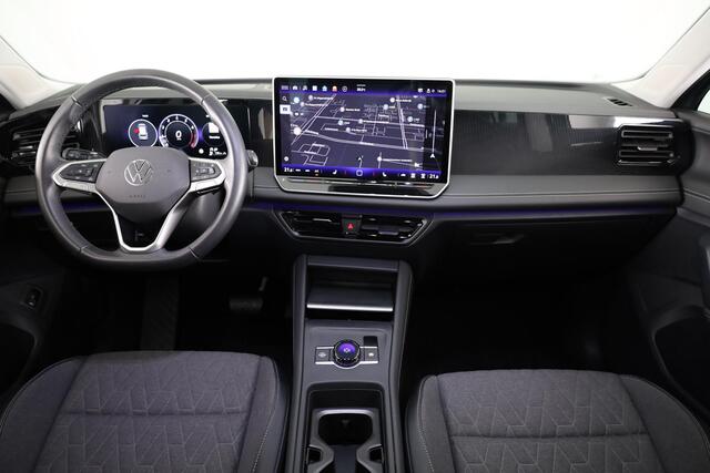 Volkswagen TIGUAN 1.5 eTSI Life Edition Automaat (DSG) | Verlengde garantie | Panoramadak | Elektr. trekhaak | Parkeersensoren (Park assist) | Rondomzicht camera | Stoelverwarming | Head-up display |