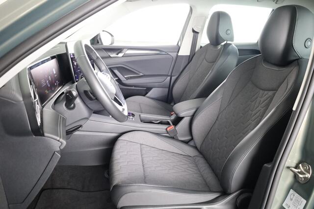 Volkswagen TIGUAN 1.5 eTSI Life Edition Automaat (DSG) | Verlengde garantie | Panoramadak | Elektr. trekhaak | Parkeersensoren (Park assist) | Rondomzicht camera | Stoelverwarming | Head-up display |