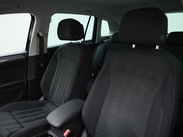 Volkswagen TIGUAN 1.5TSI/150PK Life DSG · Navigatie · Trekhaak · Camera · Massagefunctie