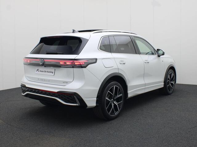 Volkswagen TIGUAN 1.5 eTSI/150PK R-Line DSG · Panoramadak · Trekhaak · 360° Camera + Parkeersensoren · Head-Up Display · Harman Kardon · Achterbank verwarmd · Garantie tot 01-01-2026