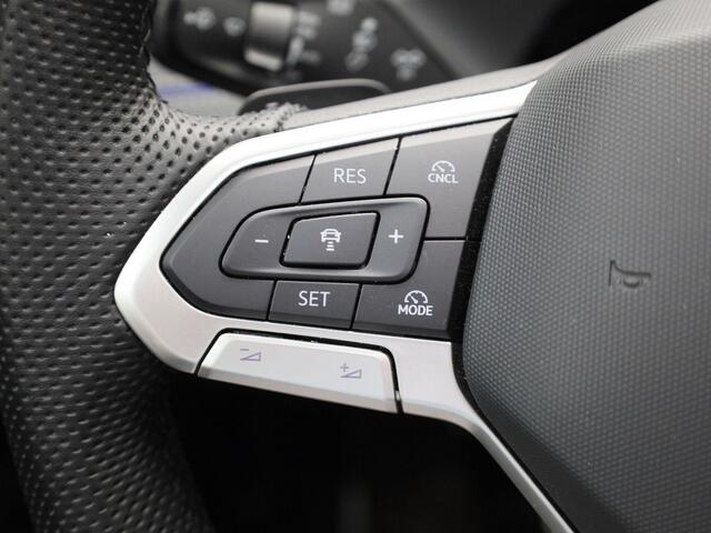 Volkswagen TIGUAN 1.5 eTSI/150PK R-Line DSG · Panoramadak · Trekhaak · 360° Camera + Parkeersensoren · Head-Up Display · Harman Kardon · Achterbank verwarmd · Garantie tot 01-01-2026