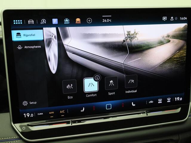 Volkswagen TIGUAN 1.5 eTSI/150PK R-Line DSG · Panoramadak · Trekhaak · 360° Camera + Parkeersensoren · Head-Up Display · Harman Kardon · Achterbank verwarmd · Garantie tot 01-01-2026