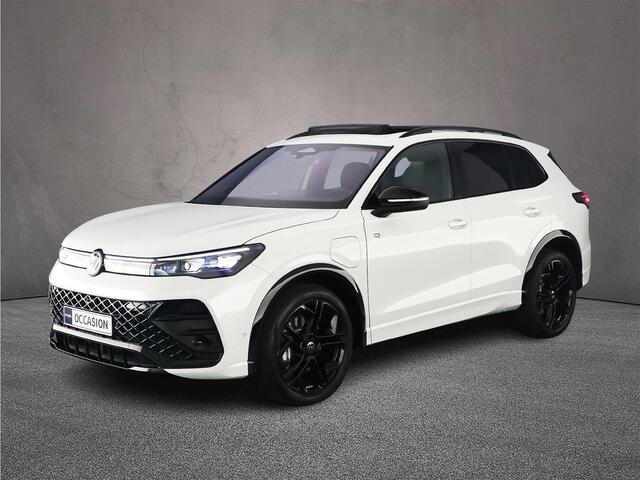 Volkswagen TIGUAN R-Line Business 1.5 TSI eHybrid 272pk DSG Automaat Black Style, Trekhaak, Panoramadak, Lederen bekleding, Adaptive cruise control, LED matrix koplampen, 360 camera, Navigatie