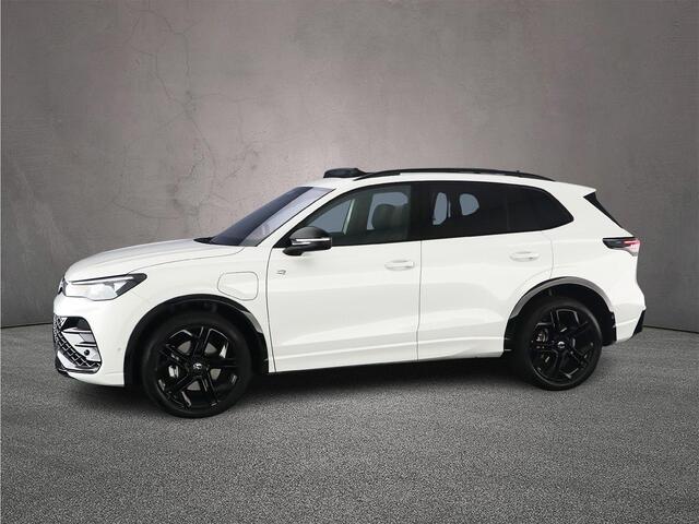 Volkswagen TIGUAN R-Line Business 1.5 TSI eHybrid 272pk DSG Automaat Black Style, Trekhaak, Panoramadak, Lederen bekleding, Adaptive cruise control, LED matrix koplampen, 360 camera, Navigatie