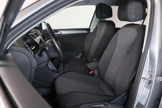 Volkswagen TIGUAN Allspace 1.5 TSI R-line, 7-Persoons, Trekhaak, Navigatie, Apple Carplay/Android Auto