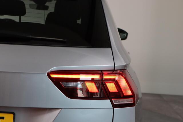 Volkswagen TIGUAN Allspace 1.5 TSI R-line, 7-Persoons, Trekhaak, Navigatie, Apple Carplay/Android Auto