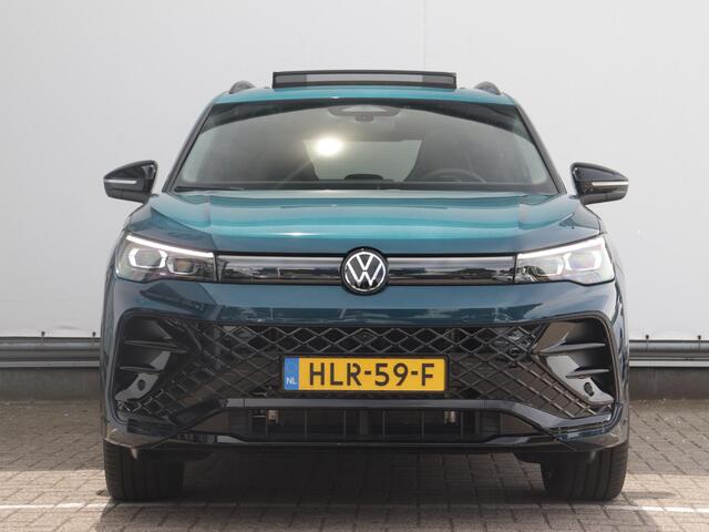 Volkswagen TIGUAN 1.5 eHybrid R-Line Edition | Trekhaak | Black style | Panoramadak | 360° Camera | Stoel & stuurverwarming | 20'' LM |