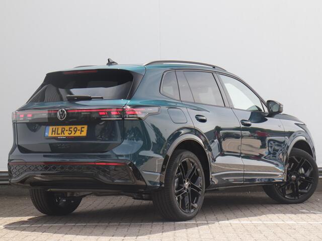 Volkswagen TIGUAN 1.5 eHybrid R-Line Edition | Trekhaak | Black style | Panoramadak | 360° Camera | Stoel & stuurverwarming | 20'' LM |