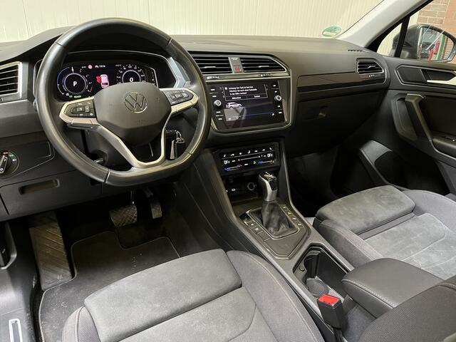 Volkswagen TIGUAN 1.4 TSI eHybrid Elegance / AUTOMAAT/ ELEKTR. TREKHAAK/ PANO/ STOELVERWARM. V+A/ PARK. SENSOREN + CAMERA/ ADAPT. CRUISE/ APP-CONNECT/ SPRAAKBEDIENING/ DIGITAL DASH/ NAVI/ 18" LMV/ CLIMA 3-ZONE