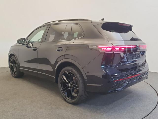 Volkswagen TIGUAN 1.5 eTSI 150pk DSG/AUT R-Line Wegklapbare trekhaak, Panoramadak, ACC