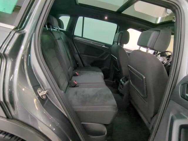 Volkswagen TIGUAN 1.5 TSI 150pk Highline Business R- Line DSG Automaat Panoramadak / LED / Navigatie / Camera / Achterklep elektrisch bedienbaar / 20"LM Velgen