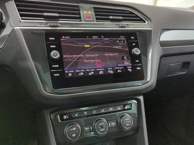 Volkswagen TIGUAN 1.5 TSI 150pk Highline Business R- Line DSG Automaat Panoramadak / LED / Navigatie / Camera / Achterklep elektrisch bedienbaar / 20"LM Velgen